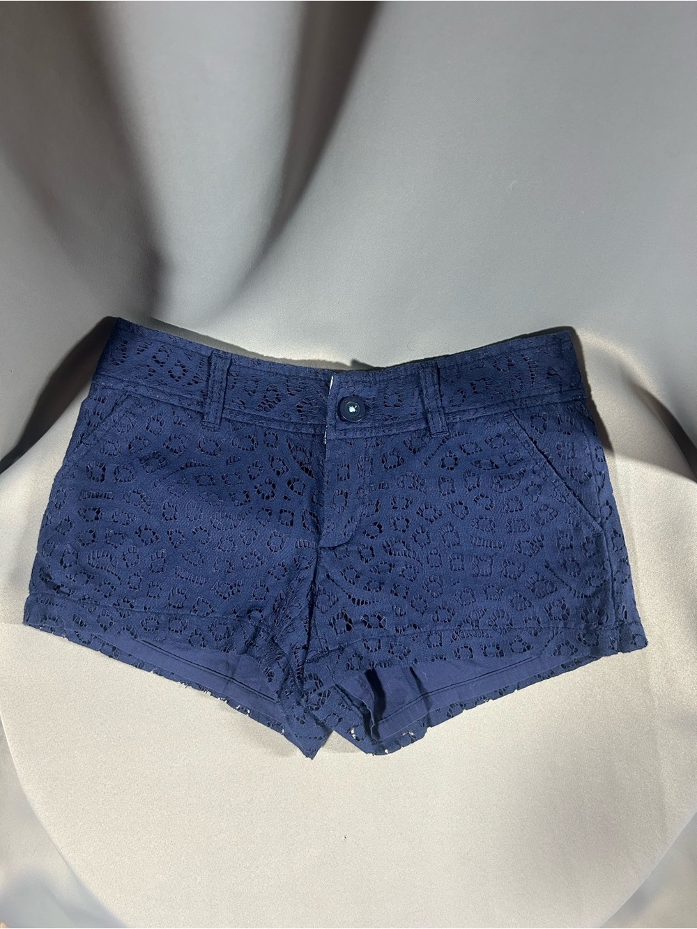 Lilly Pulitzer The Walsh shorts, mini low rise navy lace